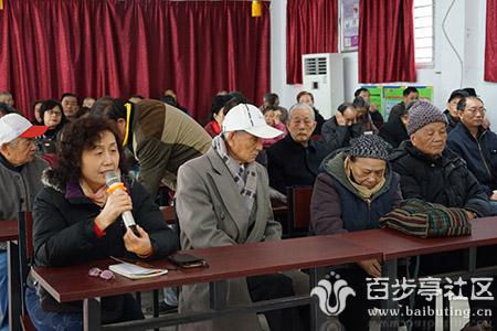 党员们积极参与讨论.jpg